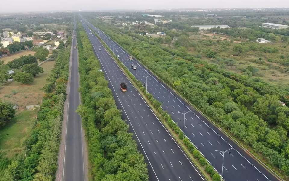 Mangaloreans want environmental friendly development; demand saving trees during NHAI work