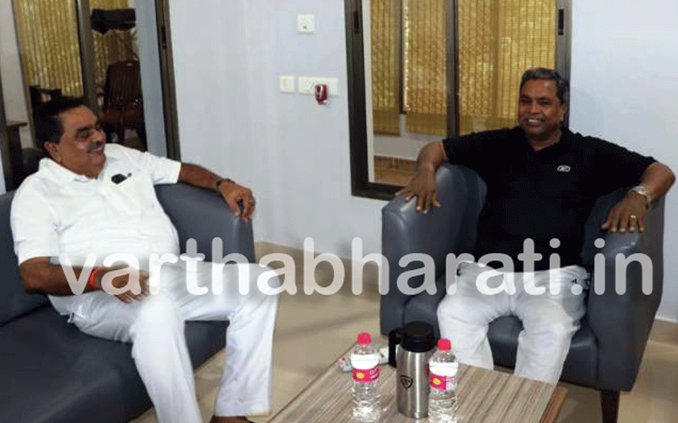 Ramanath Rai meets former CM Siddaramaiah in Belthangady