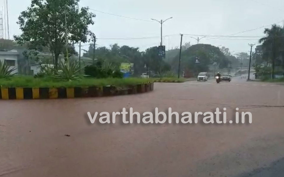 Heavy rains hit Dakshina Kannada again: Mangaluru roads waterlogged