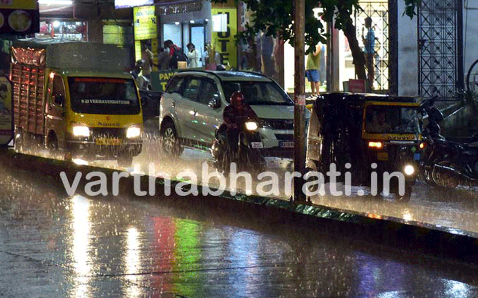 Pre-monsoon rain lashes in Mangaluru, Shivamogga