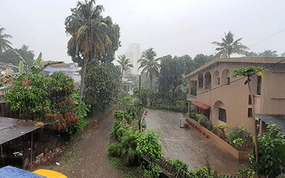 Heavy rain, thunderstorm lashes Coastal Karnataka; rainfall expected in Mangaluru over next 24-hours