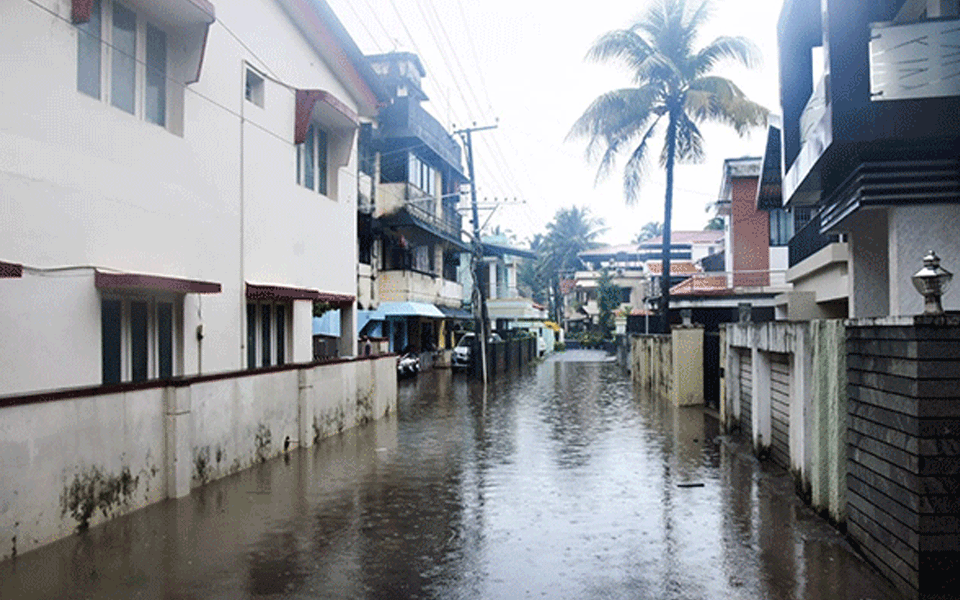 Mangaluru: City once again flooded with logged rain water as heavy rain continues battering Kudla