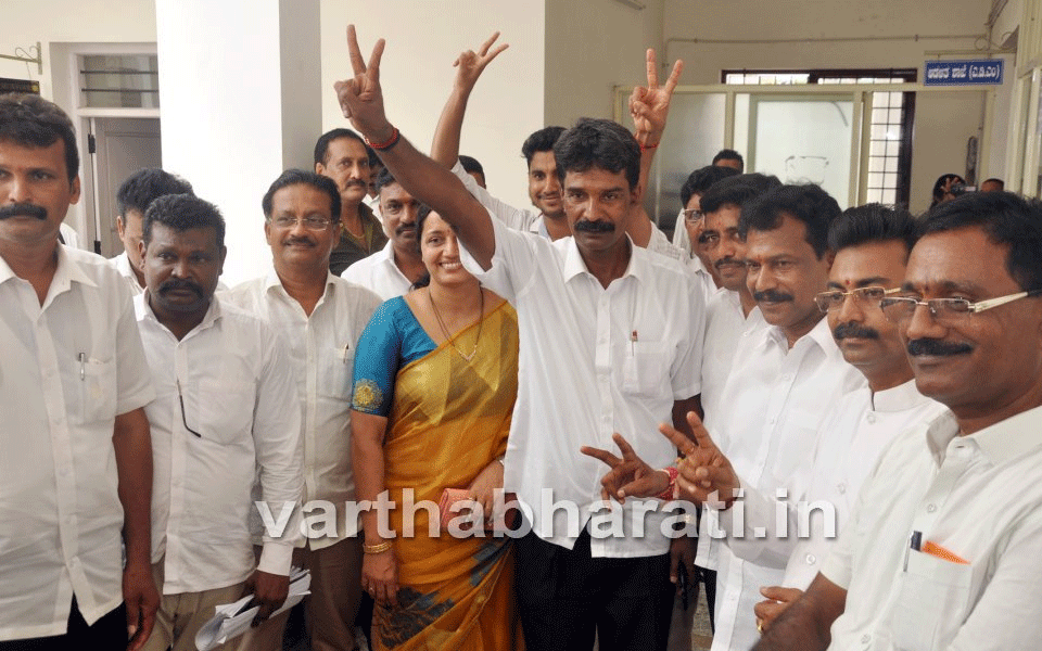 Santosh Kumar submits papers from Mangaluru