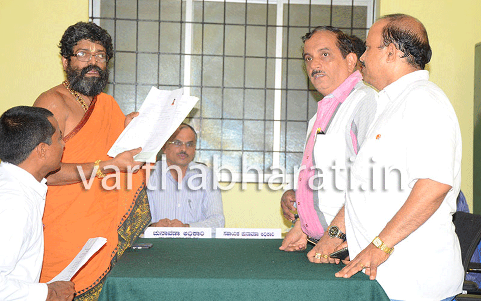 Udupi: Shiroor seer withdraws nomination