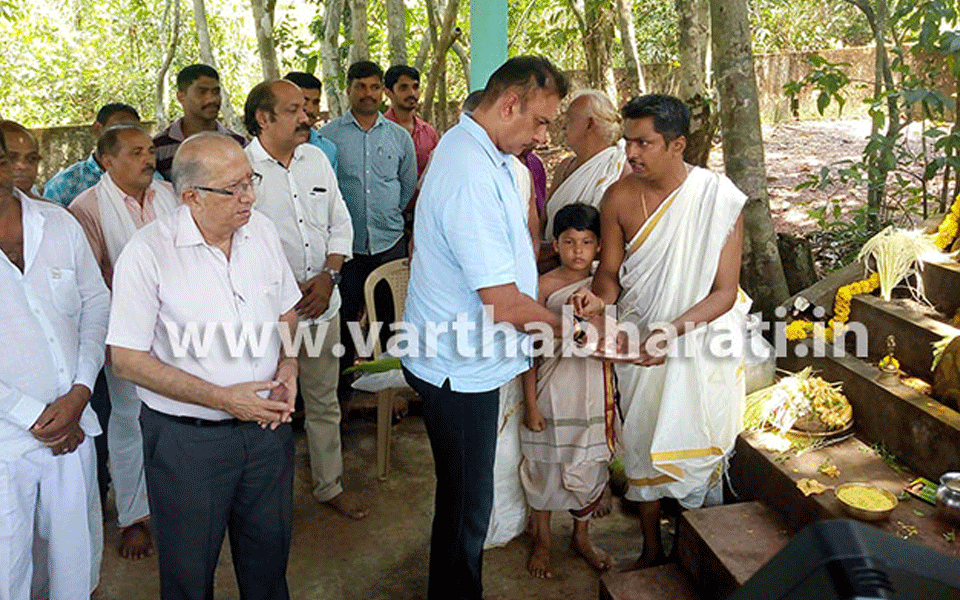 Team India cricket coach Ravi Shastri at Karvalu temple