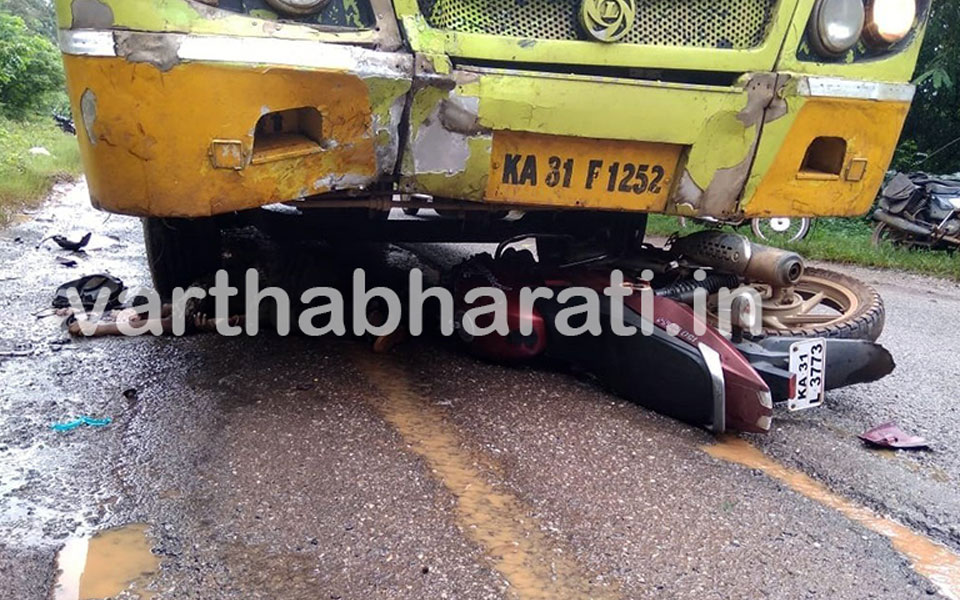 Sirsi: Bus-bike collides, student dies on spot