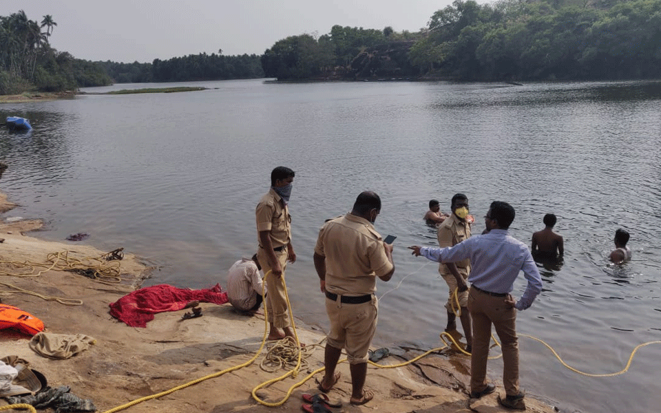 Two including a 12-year old girl dead after drowning at Ramasamudra in Karkala