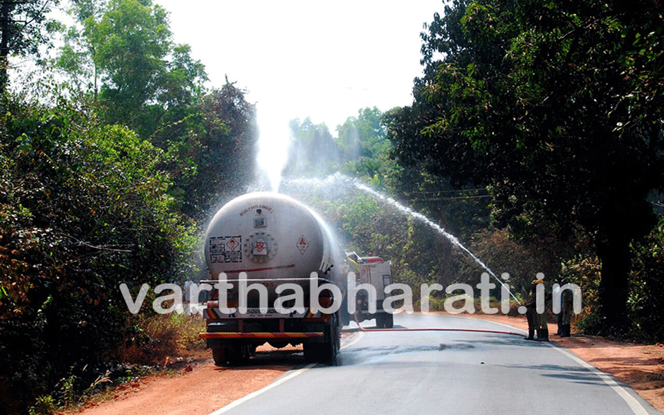 Gas leaks from LPG tanker in Belthangady