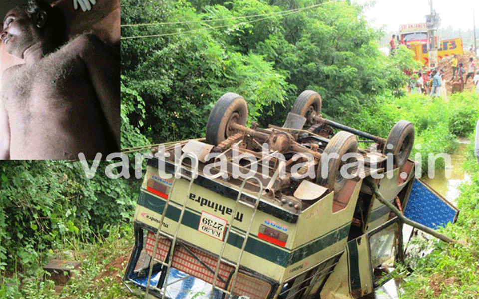 Bhatkal: Tempo plunges into gorge when truck hits