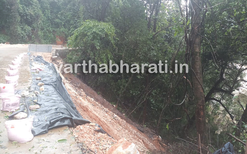 Uppinangady: Landslide on Mangaluru-Bengaluru highway