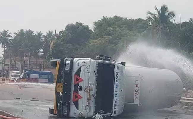 LPG tanker capsizes in Udupi, no damage reported