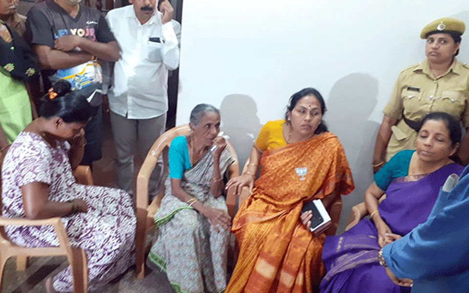 Udupi: Defence Minister Nirmala Sitharaman meets families of missing fishermen