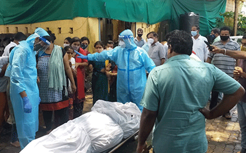 Major lapse at Udupi COVID hospital: Dead bodies of COVID patients exchanged, family protests