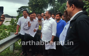Bantwal: Minister UT Khader visits flood-hit areas
