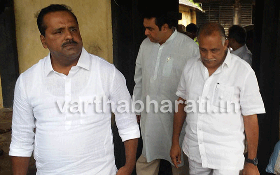 Minister Khader visits Shiroor Moola Mutt