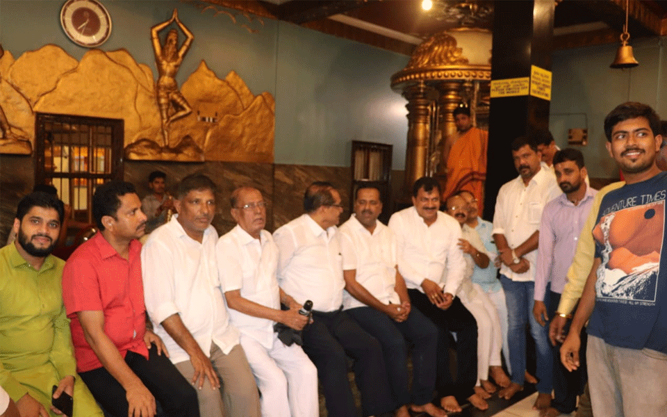 Urban development minister Khader felicitated at Kudroli temple