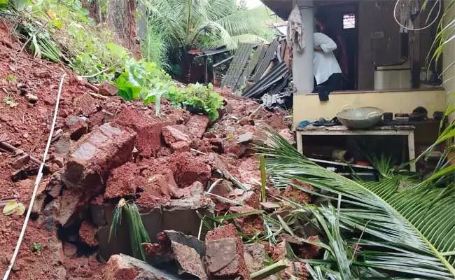 Barrier wall of Vitla police accommodation collapses on house amid heavy rain