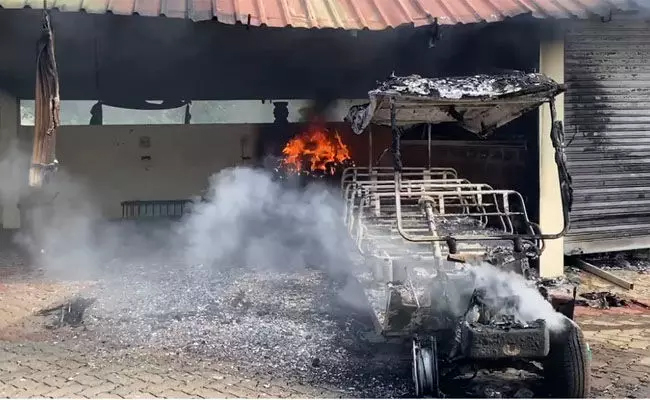 Fire incident at Pilikula Nisargadhama; Two electric vehicles engulfed in flames