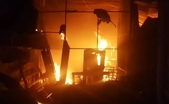 Mangaluru: Fire in godown near Jeppinamogaru on Sunday night; old furniture, used items gutted