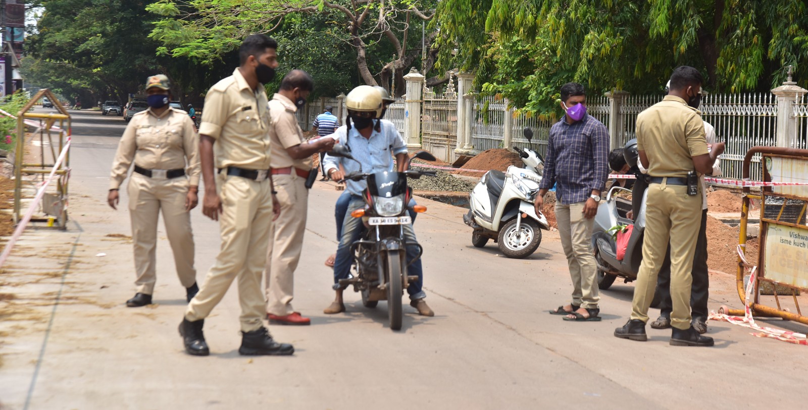 Mangaluru: Police seize 53 vehicles, registers 432 cases for mask violation in city limits on Monday