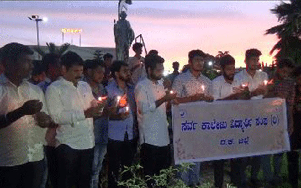 Mangaluru: PU All College Students Association stages candlelight protest