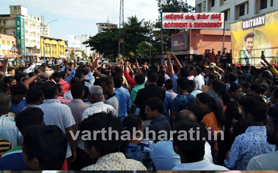 Protest erupts outside private hospital in Mangaluru after dead body kept in mortuary decomposes