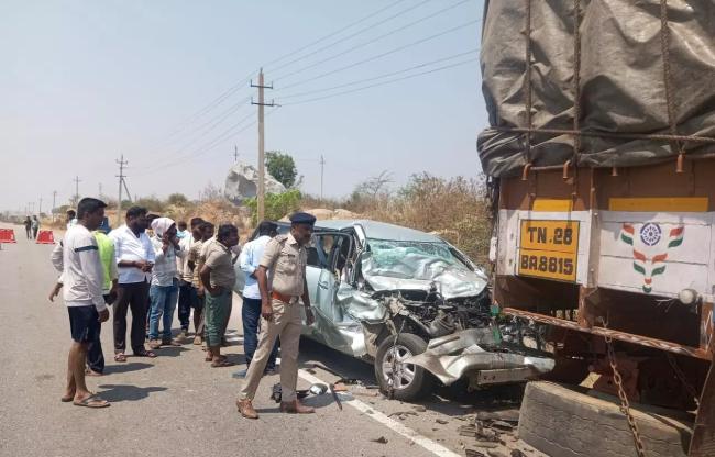 5 Killed In Head-On Collision Between Car And Truck Near Chitradurga