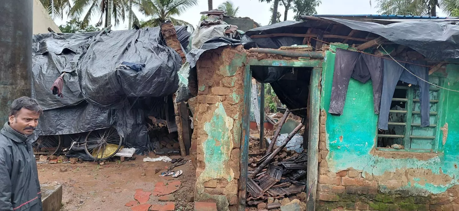 Shivamogga: Centenarian woman killed, 2-year-old child injured as wall of hut falls due to rain