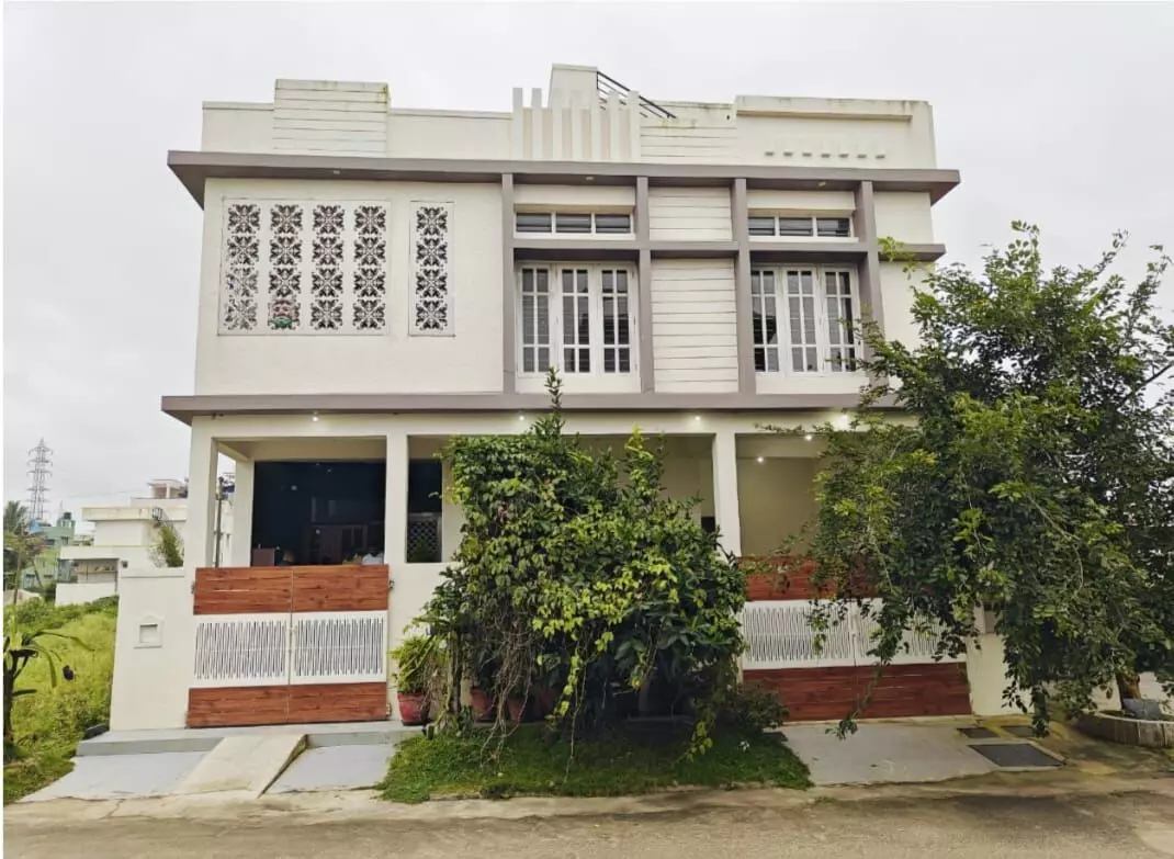 Hassan: Lokayukta raids residence of NHAI Executive Engineer on disproportionate assets charges