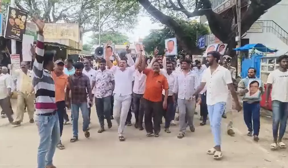 Sacked minister Rajanna’s supporters create furore in Madhugiri protesting ouster