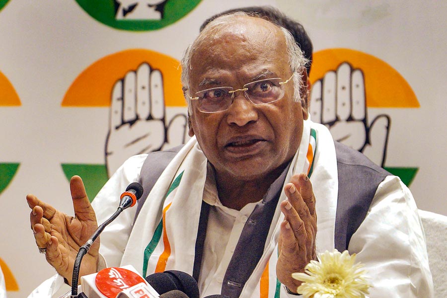 Kharge slams 11 years of Modi-led NDA govt, accuses PM of committing 33 mistakes