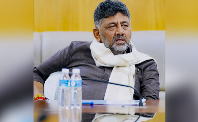 Siddaramaiah, I will abide by Cong high command decision on leadership isssue, says Shivakumar