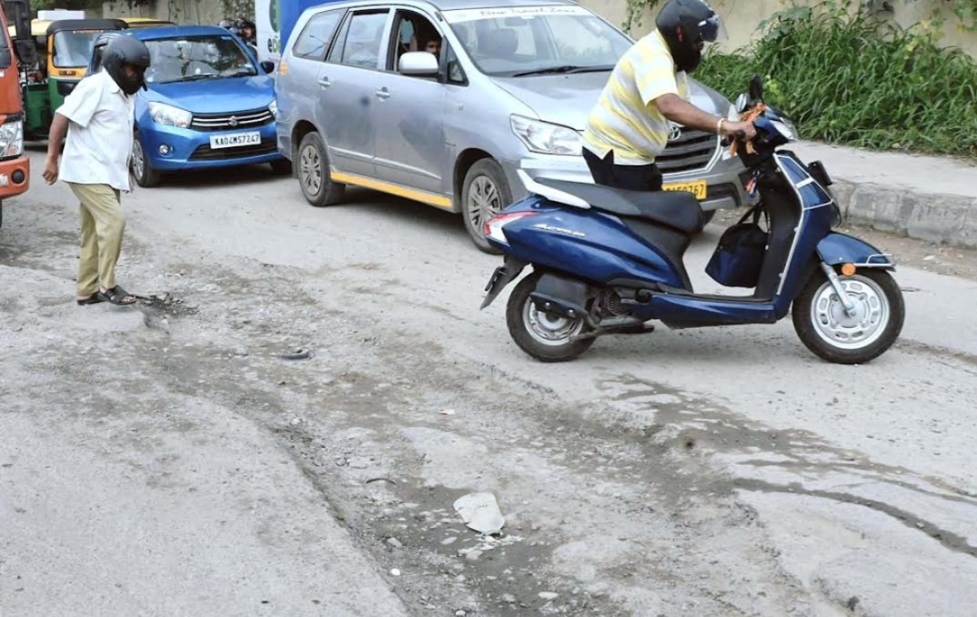 Bengaluru’s five GBA corporations ramp up pothole repairs ahead of October 31 deadline