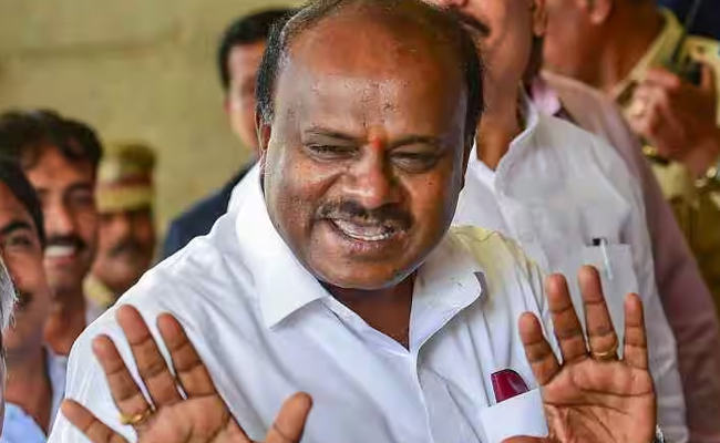 Kumaraswamy meets Shah, Nadda in Delhi, discusses seat sharing for LS polls