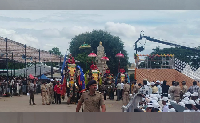 Mysuru Dasara Jamboo Savari: Cultural teams, Caparisoned Elephants dazzle amid showers