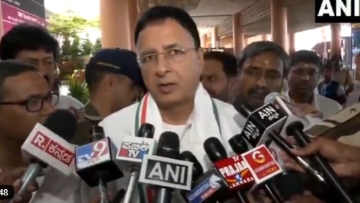 Surjewala meets Karnataka Congress MLAs amid 'disgruntlement', leadership change buzz