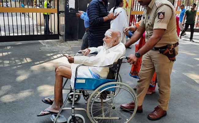 86-year-old citizen in Bengaluru votes for 20th time; prefers visiting booth over doorstep voting
