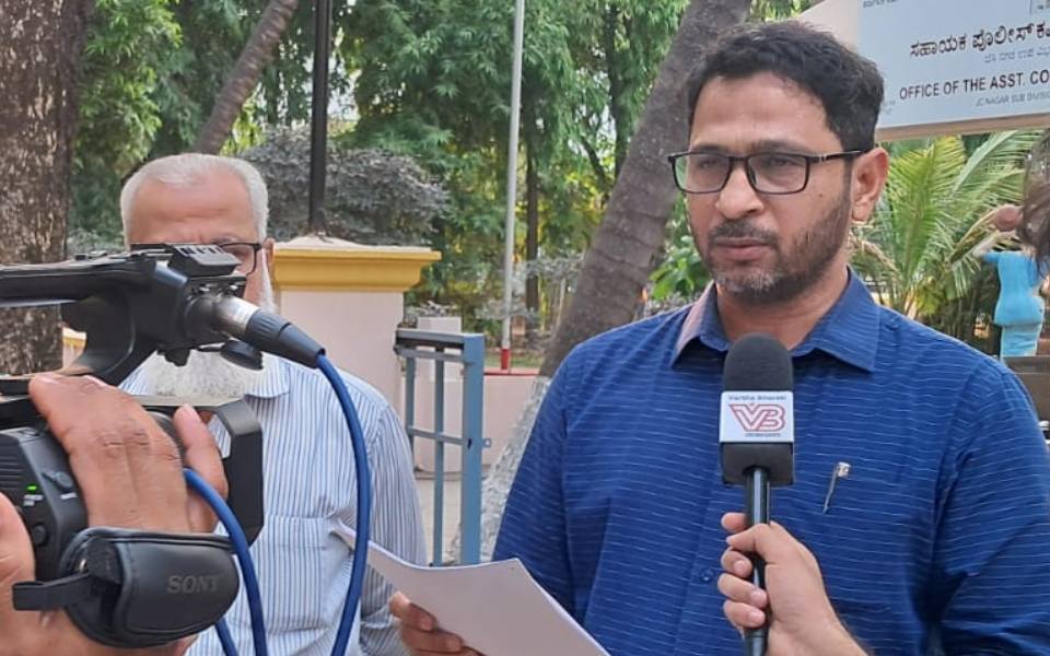 APCR files complaint against news anchor Ajit Hanumakkanavar over Pakistan flag row