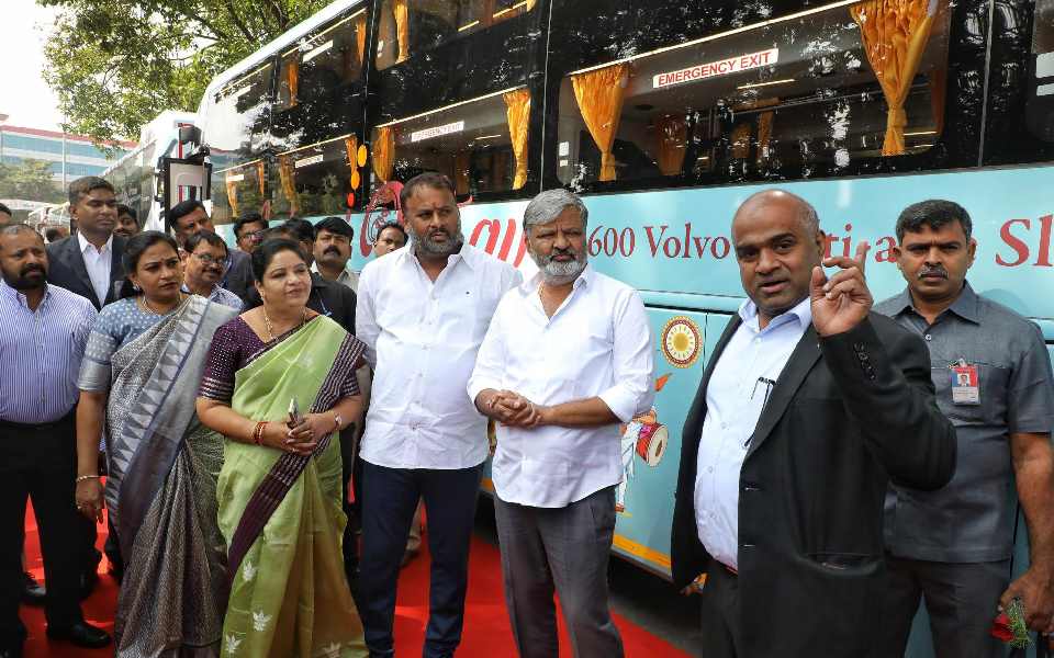 Andhra delegation visits KSRTC office to study 'Shakti' Scheme