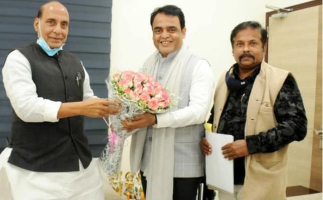 Karnataka Dy CM meets Rajnath Singh; seeks 750 acres defence land in Belagavi for IT park