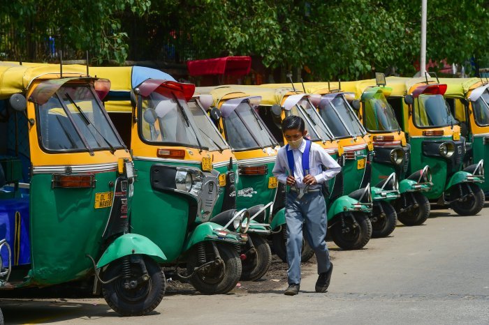 K'taka: Auto-drivers stage demonstration against ban on services by ride-hailing platforms