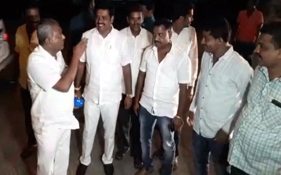 BBMP elections: Independent candidates reach resort