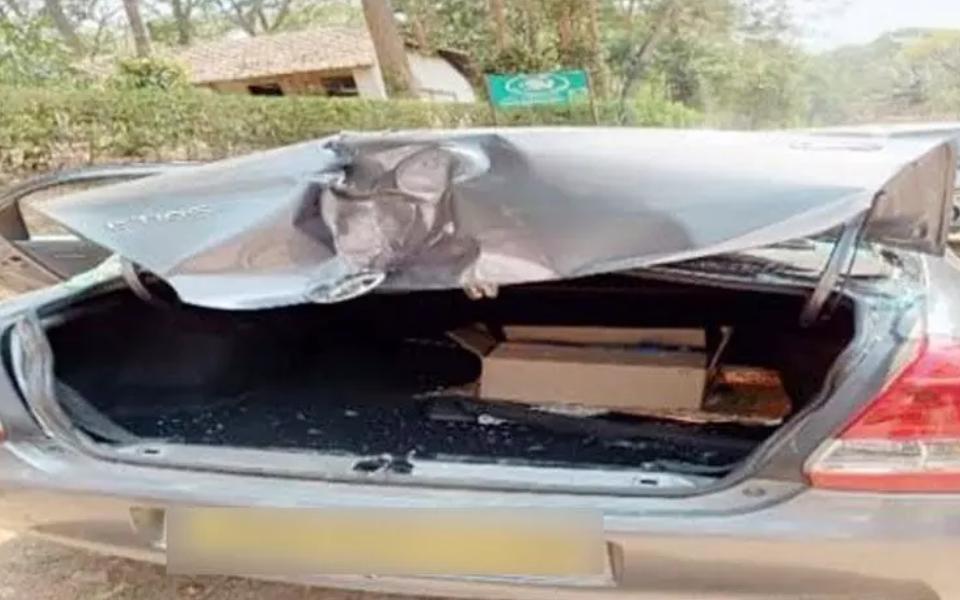 Wild Elephant attacks tourist car in Kushalnagar