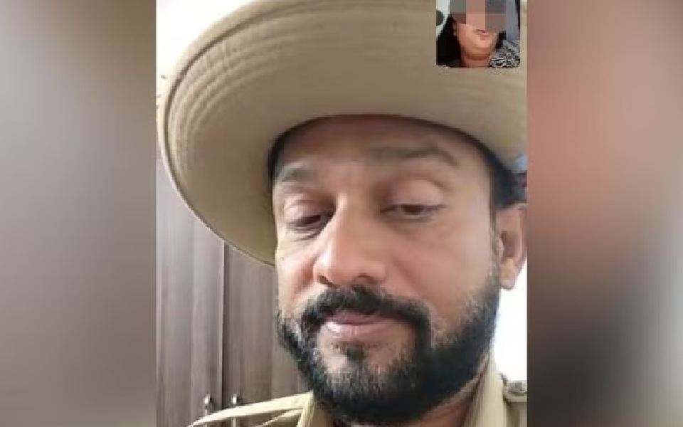Bengaluru police constable suspended after thief wears his uniform during custody