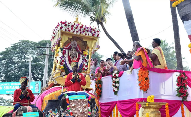 Royal family member Pramoda Devi Wodeyar inaugurates 'Srirangapatna Dasara Mahotsava'