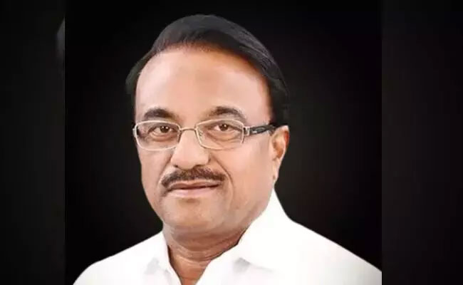 Provide new inter-city rail services to Kalyana K'taka, MLC Namoshi urges Railways minister Somanna