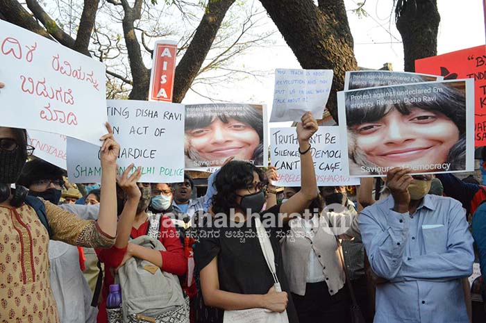 NSUI activists stage protest against Disha Ravi's arrest in Bengaluru
