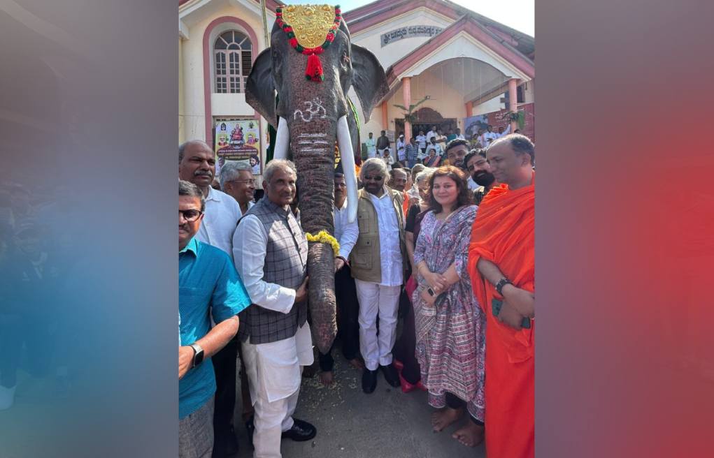 Actress Shilpa Shetty donates mechanical elephant to Jagadguru Renukacharya Temple in Chikkamagaluru