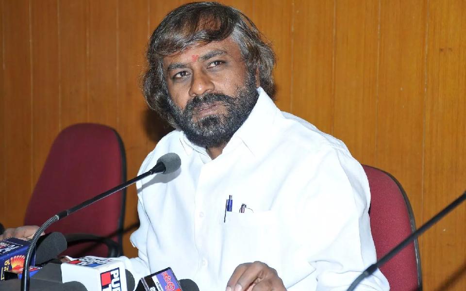 Strictly enforce ban on PoP Gowri-Ganesha idols: Karnataka minister to local bodies