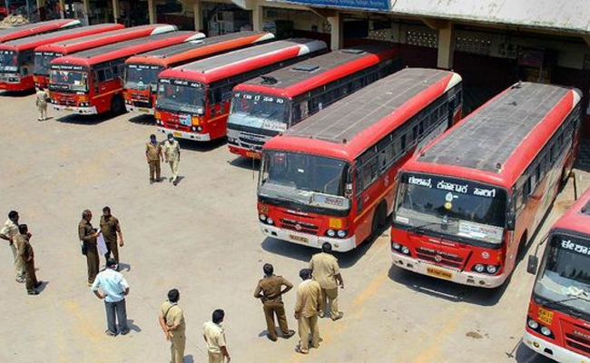 BJP protests Karnataka bus fare hike, apologises to passengers by giving roses